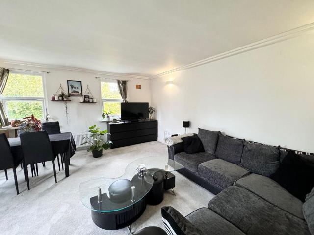 Flat for sale in West Hampstead, Greater London
