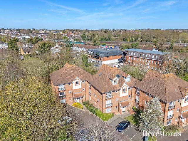 Flat for sale in Upminster, Greater London