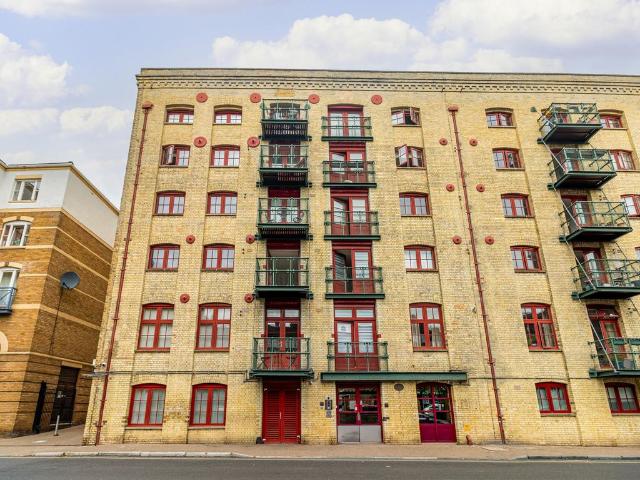 Flat for sale in Rotherhithe, Greater London