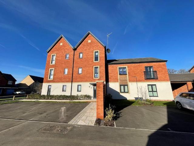 Flat for sale in Upton