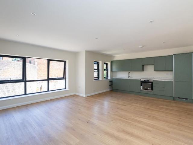 Flat for sale in Rose Hill, Pachesham Park