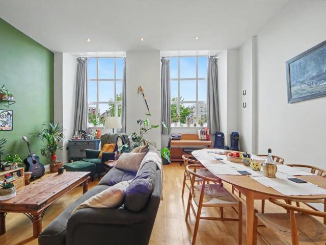 Flat for sale in Georgia, Greater Manchester