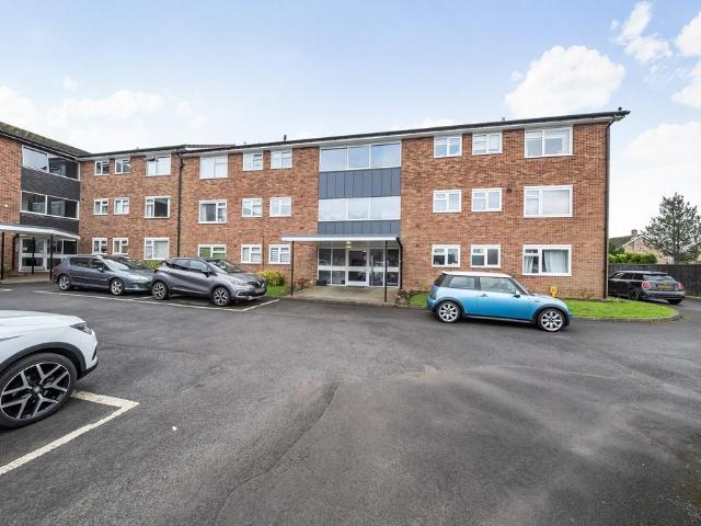 Flat for sale in Prestbury, Golden Valley