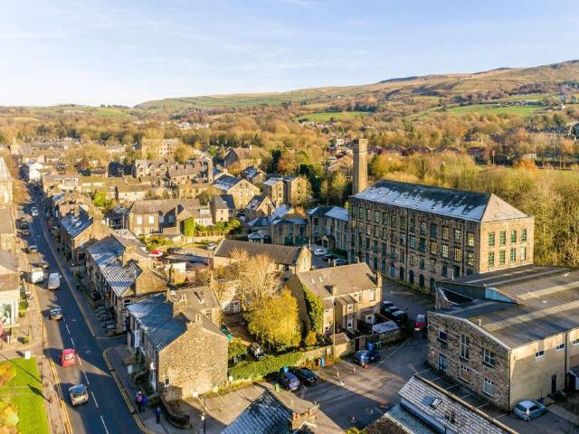 Flat for sale in Saddleworth, Pendock