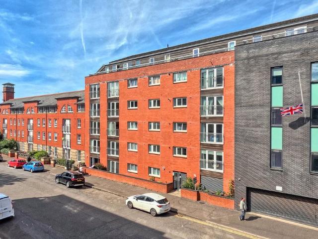 Flat for sale in Thornwood, Partick