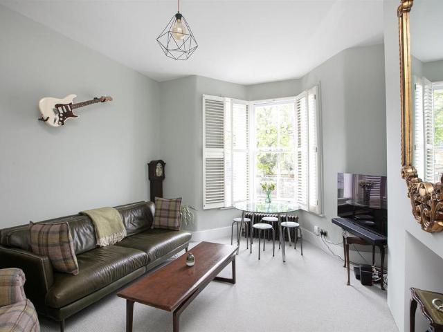Flat for sale in Camberwell, Greater London