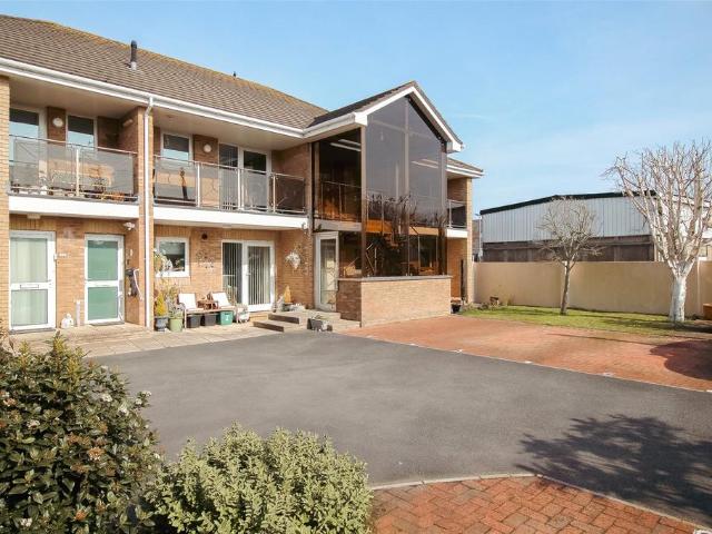 Flat for sale in Brandis Corner, Devon
