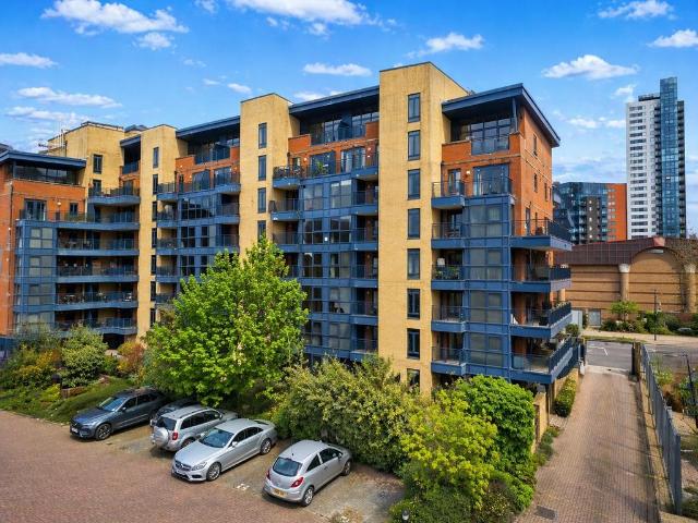 Flat for sale in Ocean Village, City Of Southampton