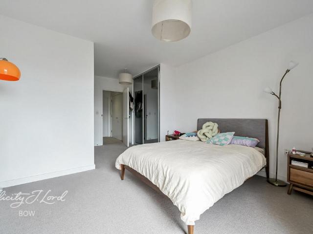 Flat for sale in Bromley-by-Bow, Limehouse