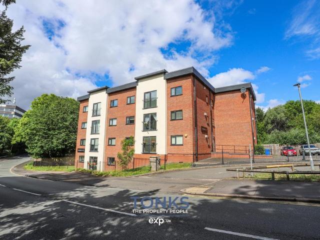 Flat for sale in Halesowen, West Midlands