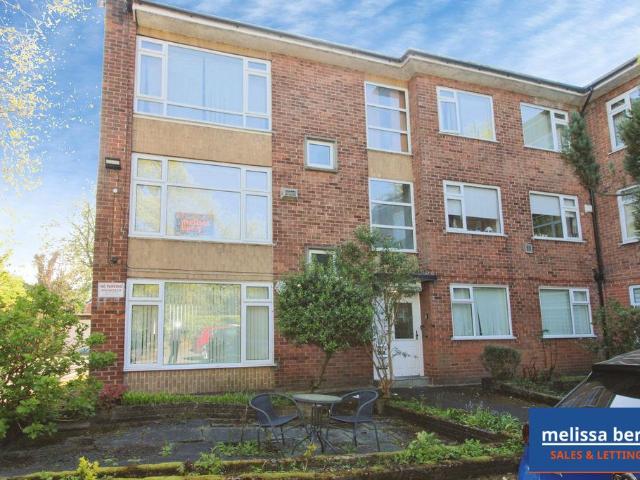Flat for sale in Salford, Greater Manchester