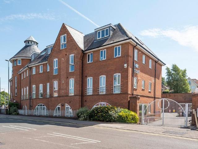 Flat for sale in King's Walden, Hertfordshire