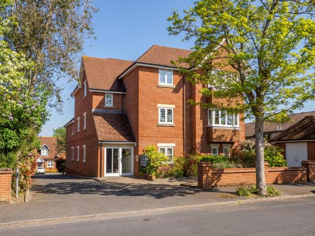 Flat for sale in Greater London
