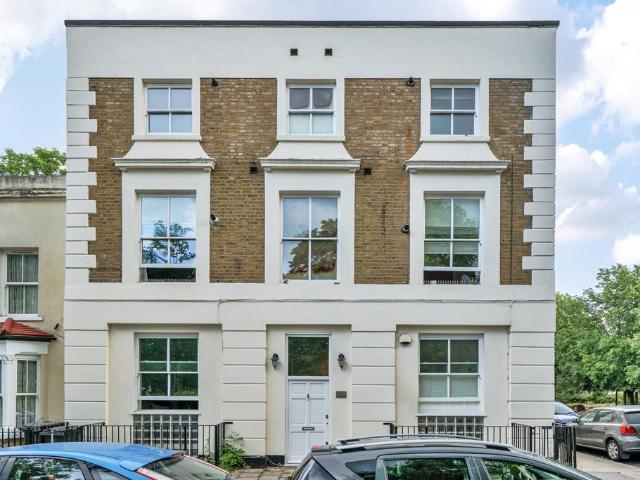 Flat for sale in London Borough of Lewisham, New Cross