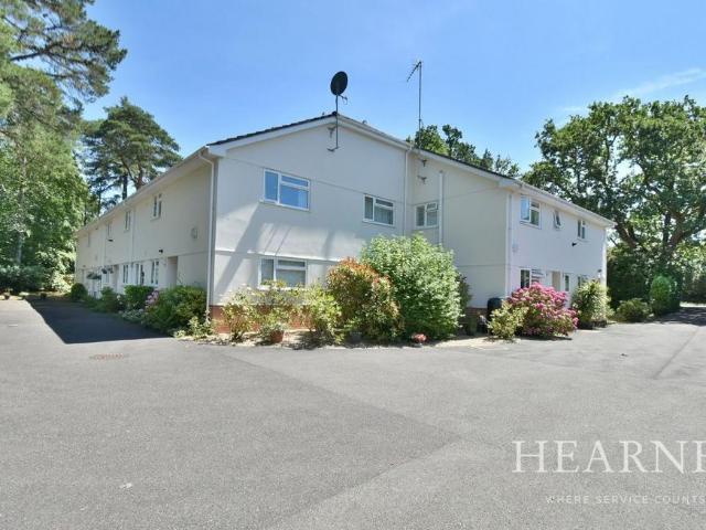 Flat for sale in Tricketts Cross, Ferndown