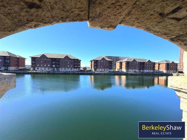 Flat for sale in Calderstones