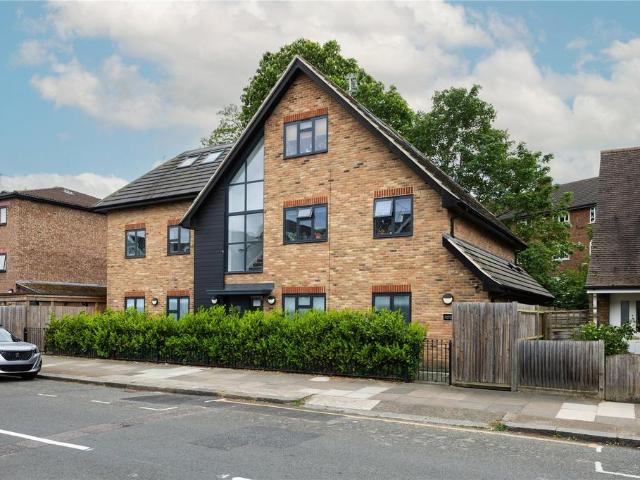 Flat for sale in Horn Park, Greater London