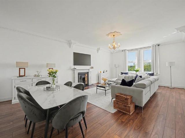 Flat for sale in South Hampstead, Greater London