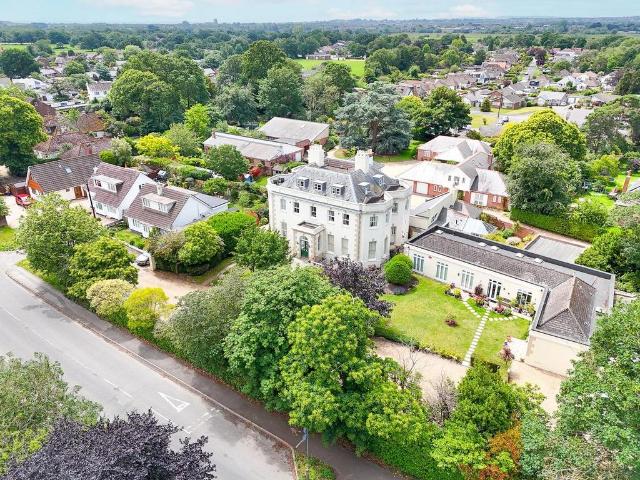 Flat for sale in Burton and Winkton, Burton