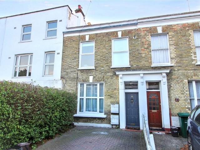 Flat for sale in North Finchley, Greater London