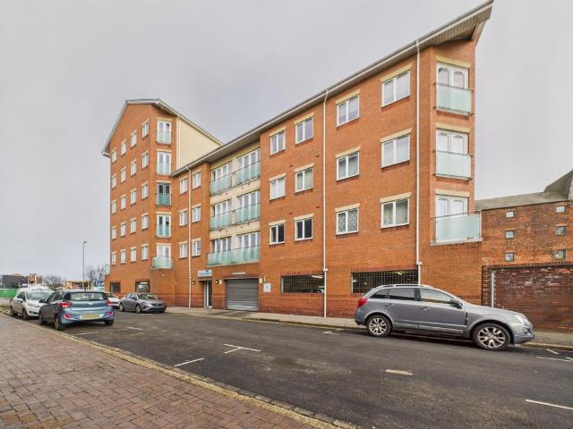 Flat for sale in Old Town, Hull
