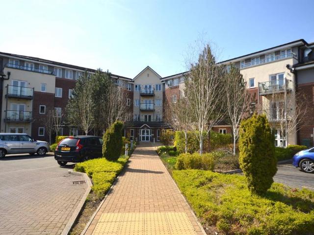 Flat for sale in Heaton Moor, Greater Manchester