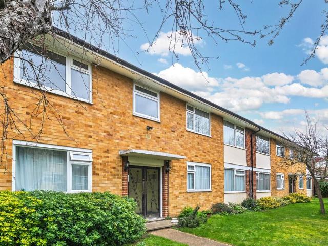 Flat for sale in London Borough of Merton, Mitcham