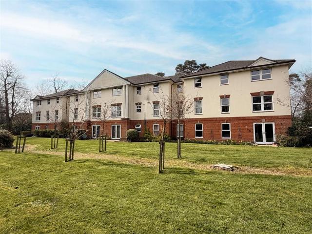 Flat for sale in Farnborough, Hampshire