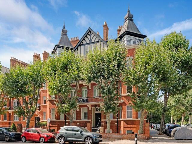 Flat for sale in Maida Vale, Greater London