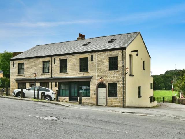 Flat for sale in Compstall, Stockport