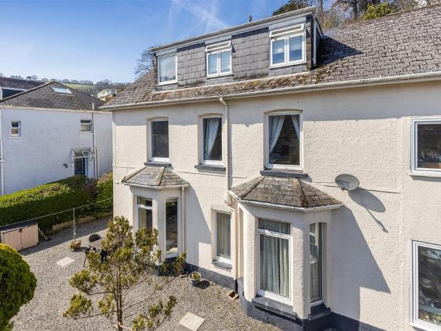 Flat for sale in Strode, Devon