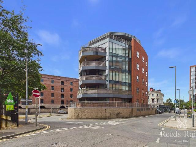 Flat for sale in Chinatown, Calderstones