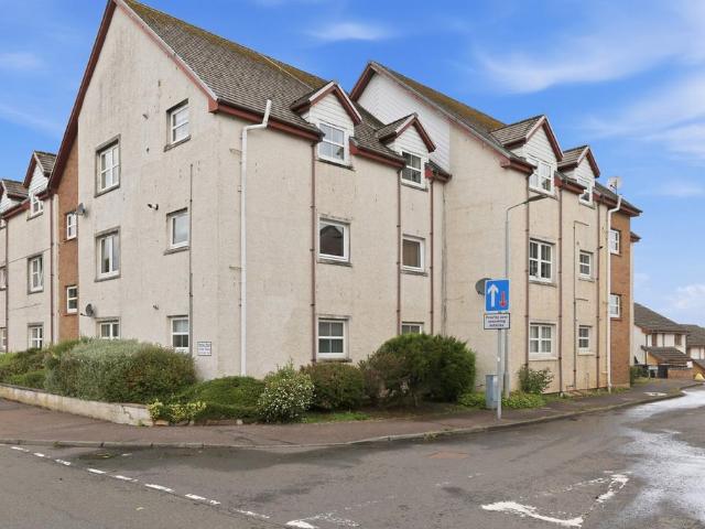 Flat for sale in Dreghorn, Scotland