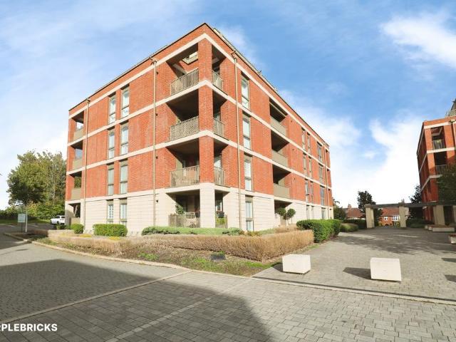 Flat for sale in South Bank, York