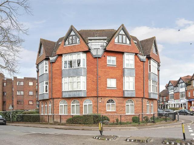 Flat for sale in Oxted, Hillview