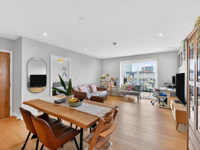Flat for sale in Tottenham Hale, Greater London