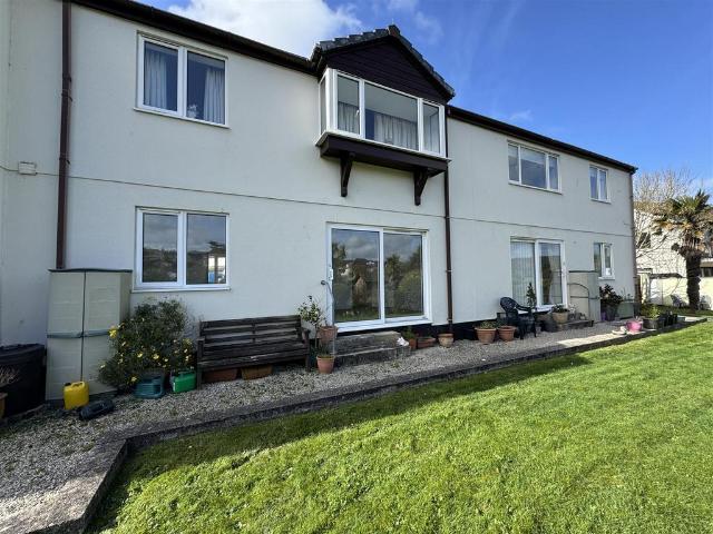 Flat for sale in Penwartha Coombe, Cornwall