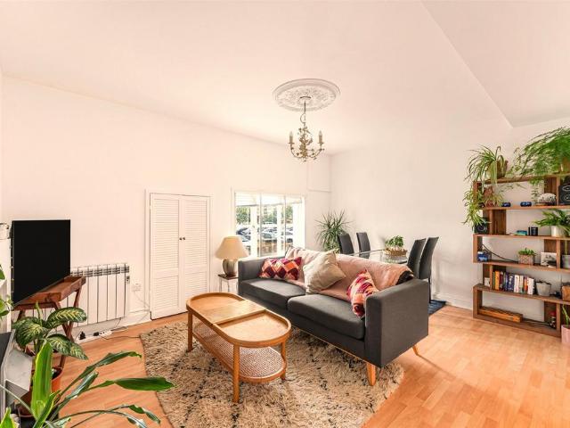 Flat for sale in Whitechapel, Greater London