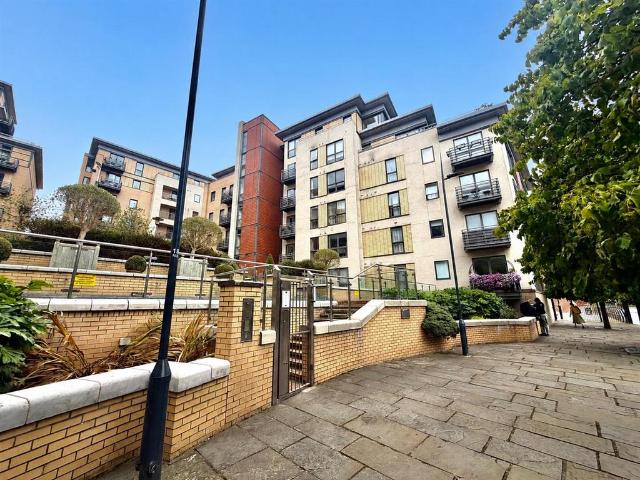 Flat for sale in West Yorkshire