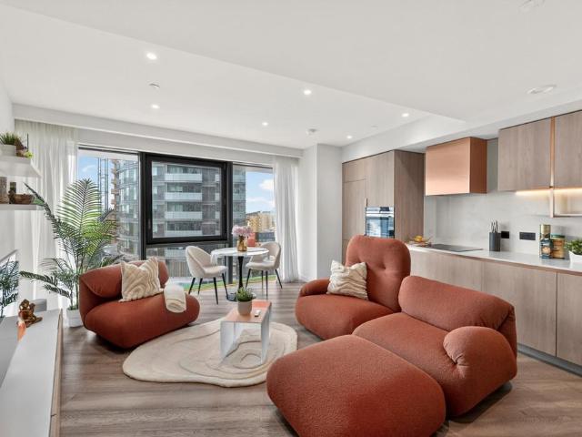Flat for sale in Canary Wharf, Greater London