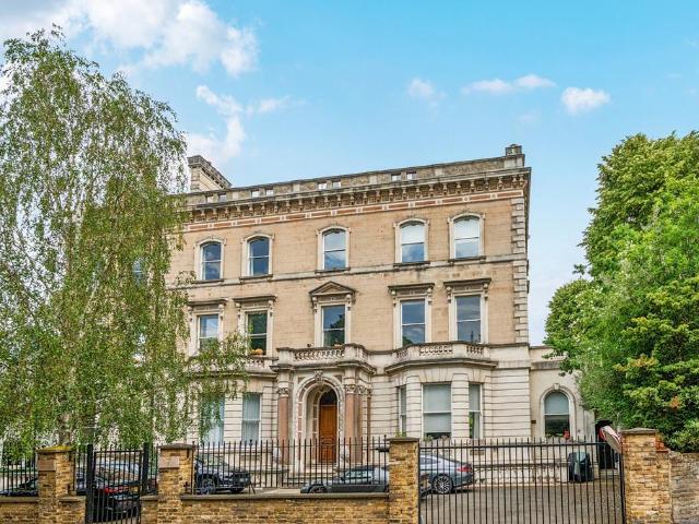 Flat for sale in London Borough of Lewisham, Blackheath