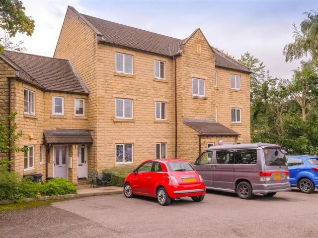 Flat for sale in Bailiff Bridge, Calderdale