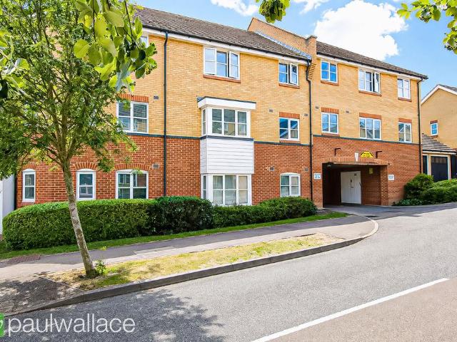 Flat for sale in Broxbourne, Hertfordshire