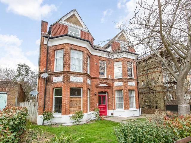Flat for sale in West Norwood, Greater London
