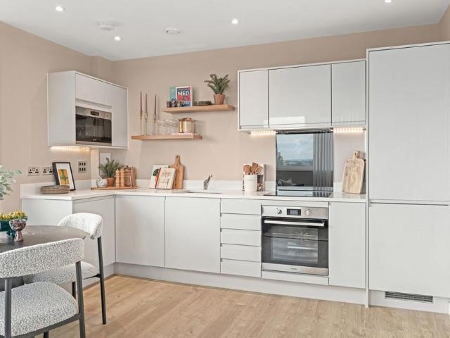 Flat for sale in London Borough of Ealing, Greater London