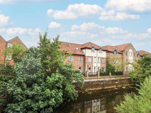 Flat for sale in Ripon, North Yorkshire