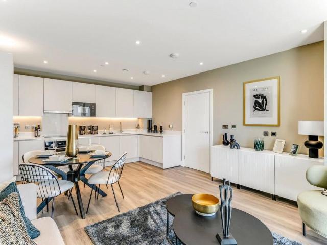 Flat for sale in Golders Green, Greater London