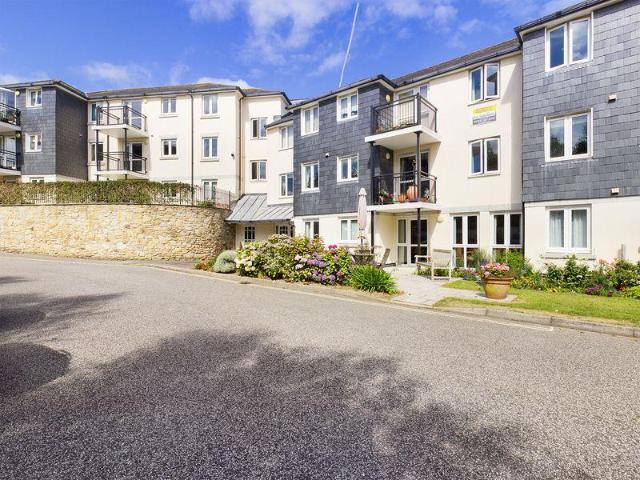 Flat for sale in Roseworthy, Cornwall