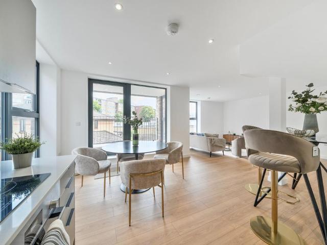 Flat for sale in London Borough of Lewisham, New Cross