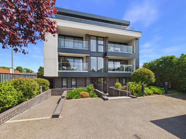 Flat for sale in Tiddington, Alderminster